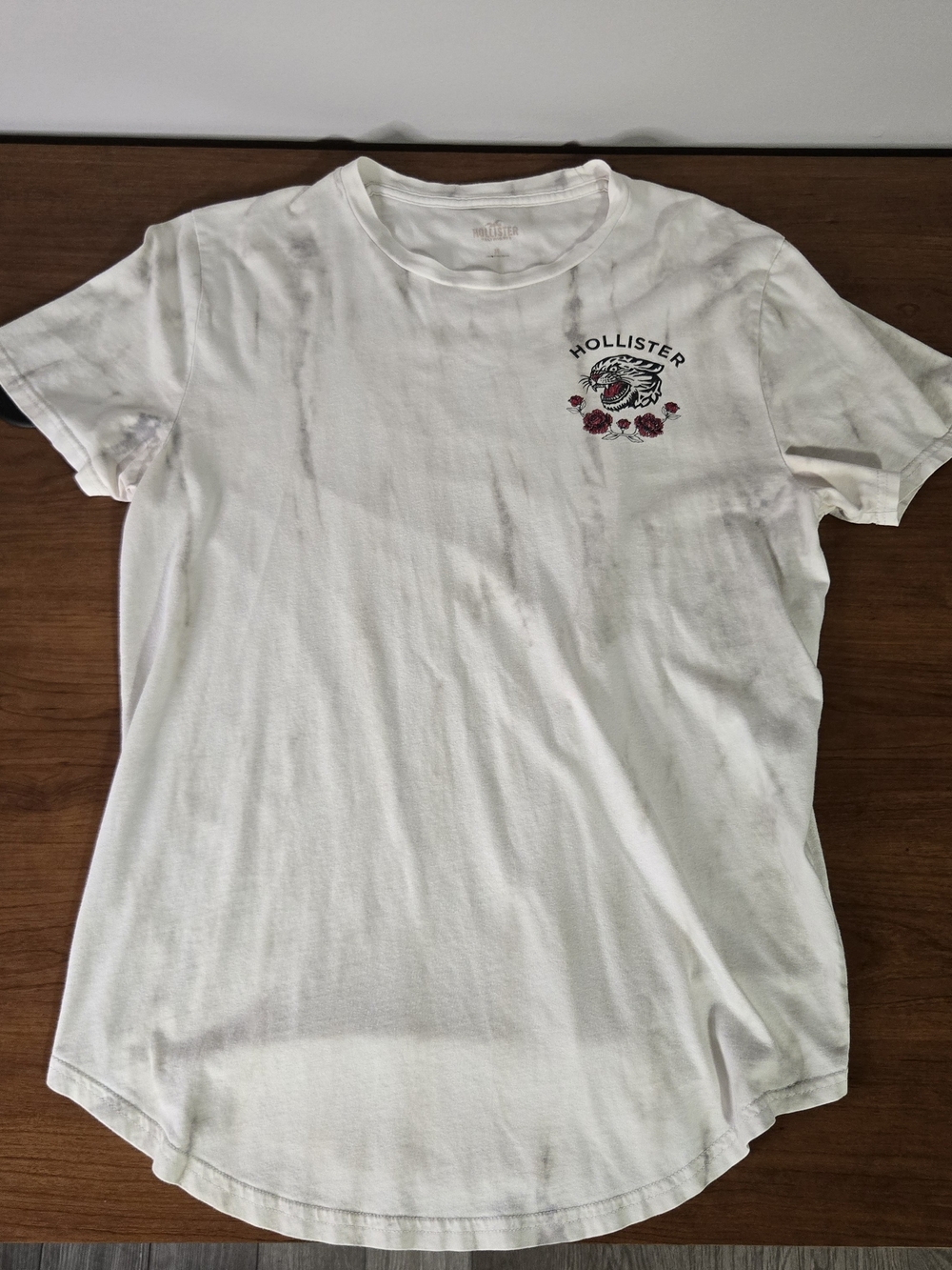 Hollister White Short-Sleeve Tee with Red Floral Chest Graphic